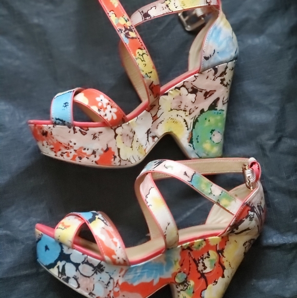 Shoes - Picture 4 of 4